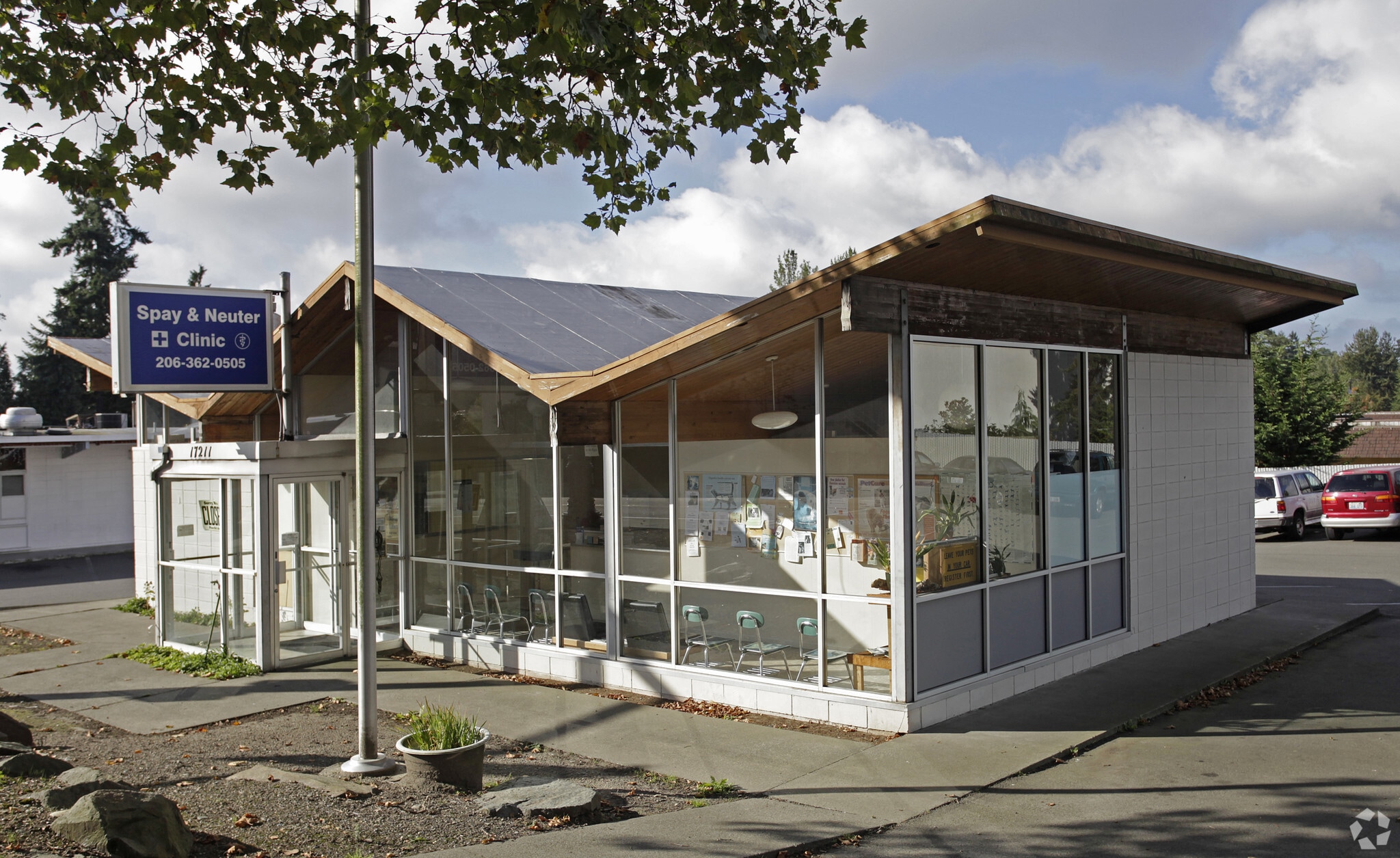 17211 15th Ave NE, Shoreline, WA for sale Primary Photo- Image 1 of 4