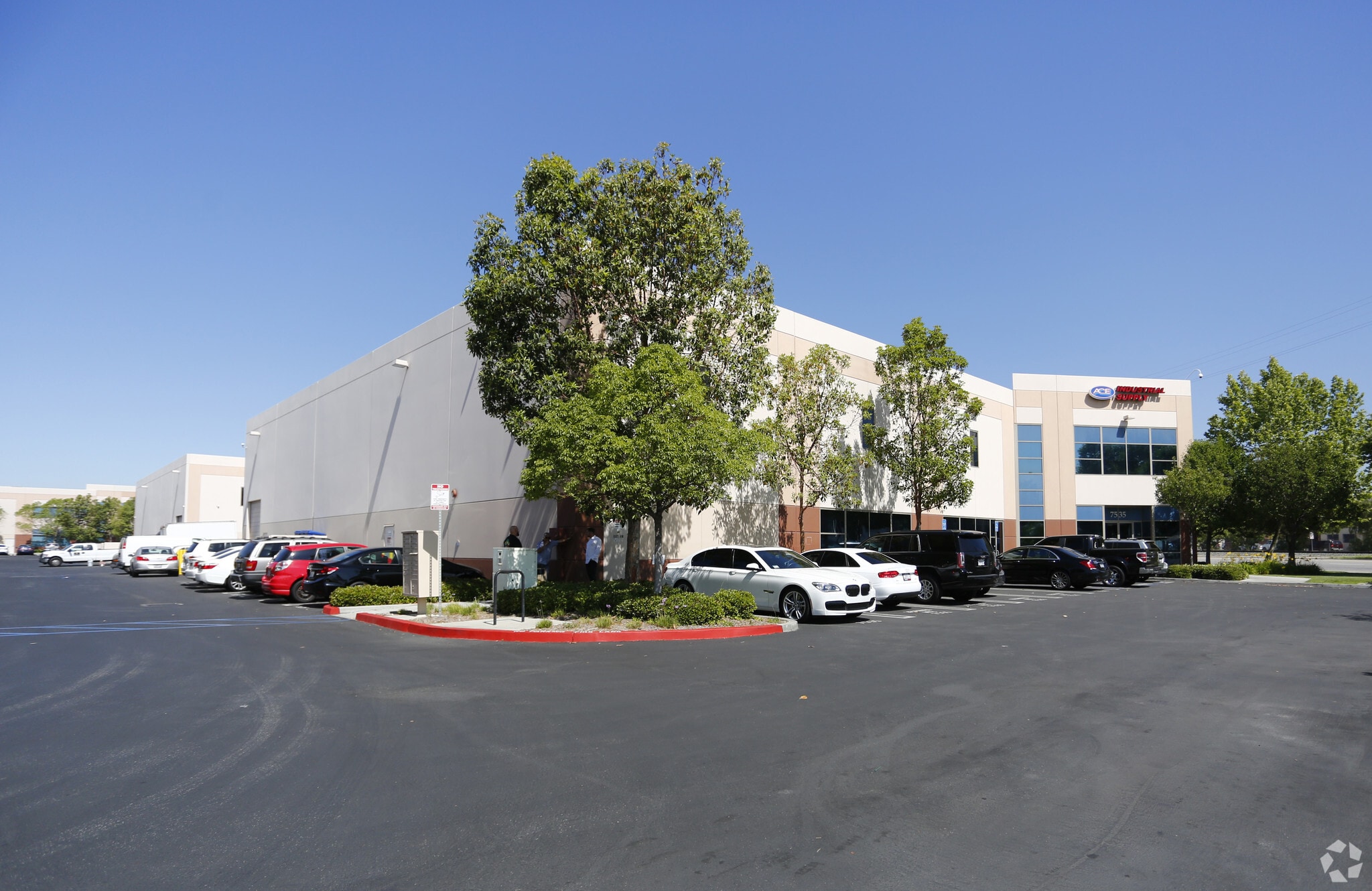 7535 N San Fernando Rd, Burbank, CA à louer Photo principale- Image 1 de 9