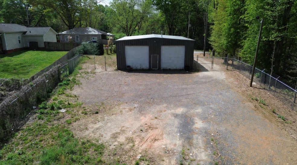 205 AVENUE C, Carrollton, GA for lease - Building Photo - Image 2 of 5