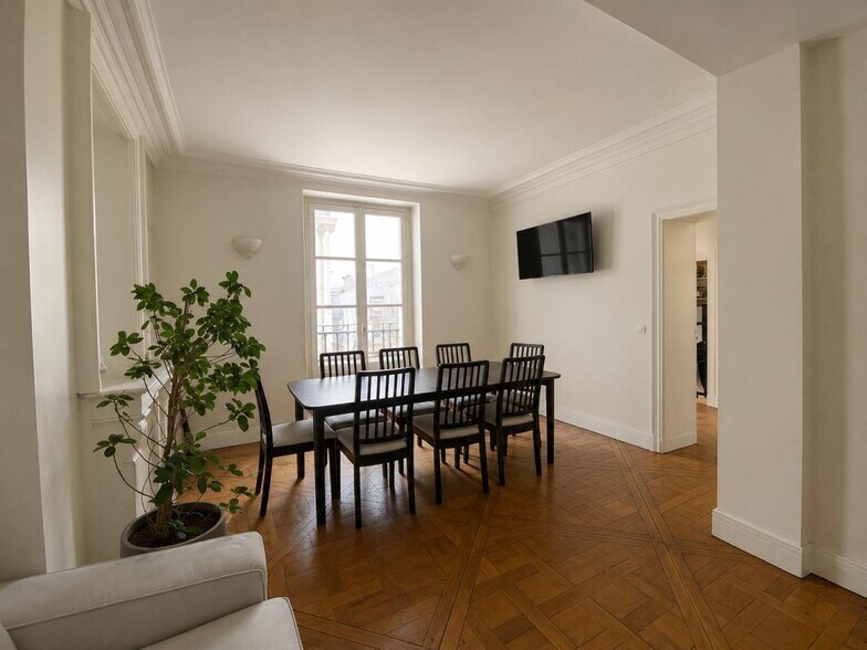 Rue Juillet, Paris à louer - Photo du bâtiment - Image 3 de 7