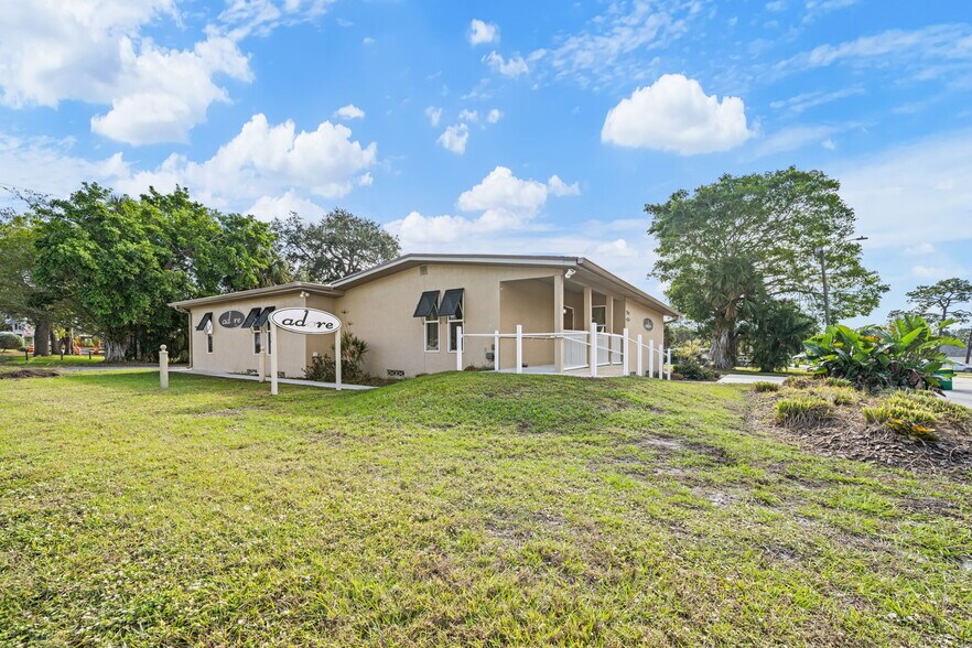 290 Parnell St, Merritt Island, FL for sale - Building Photo - Image 1 of 38