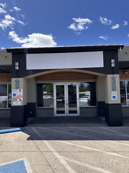 725-759 NE Greenwood Ave, Bend, OR for lease - Primary Photo - Image 1 of 8