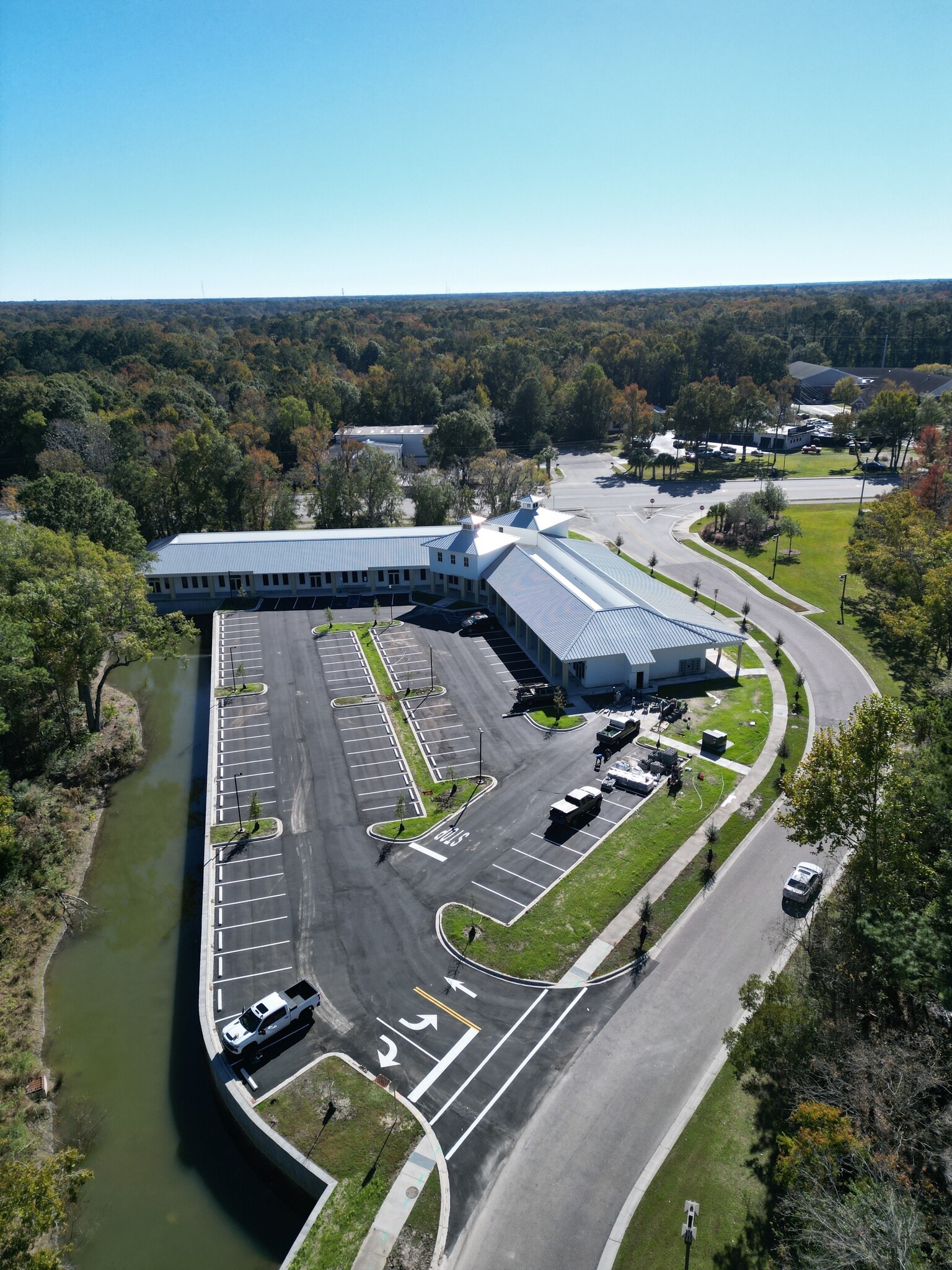 555 Shadowmoss Pkwy, Charleston, SC for lease Building Photo- Image 1 of 9