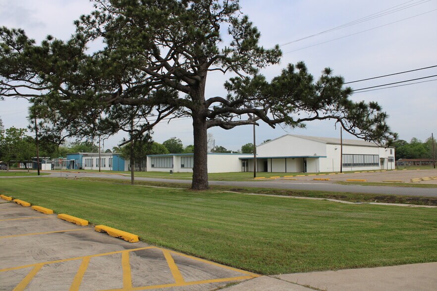 1900 Pope St, Beaumont, TX à louer - Photo du bâtiment - Image 2 de 26