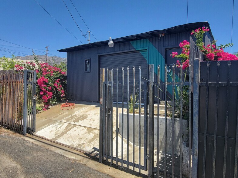 9939 Commerce Ave, Tujunga, CA à vendre - Photo du bâtiment - Image 2 de 30