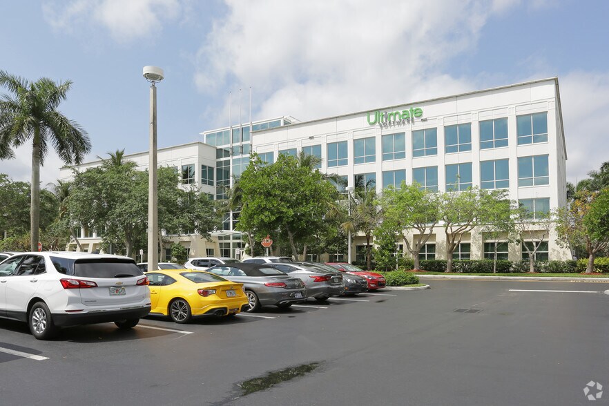 2400 N Commerce Pky, Weston, FL à louer - Photo du bâtiment - Image 2 de 11