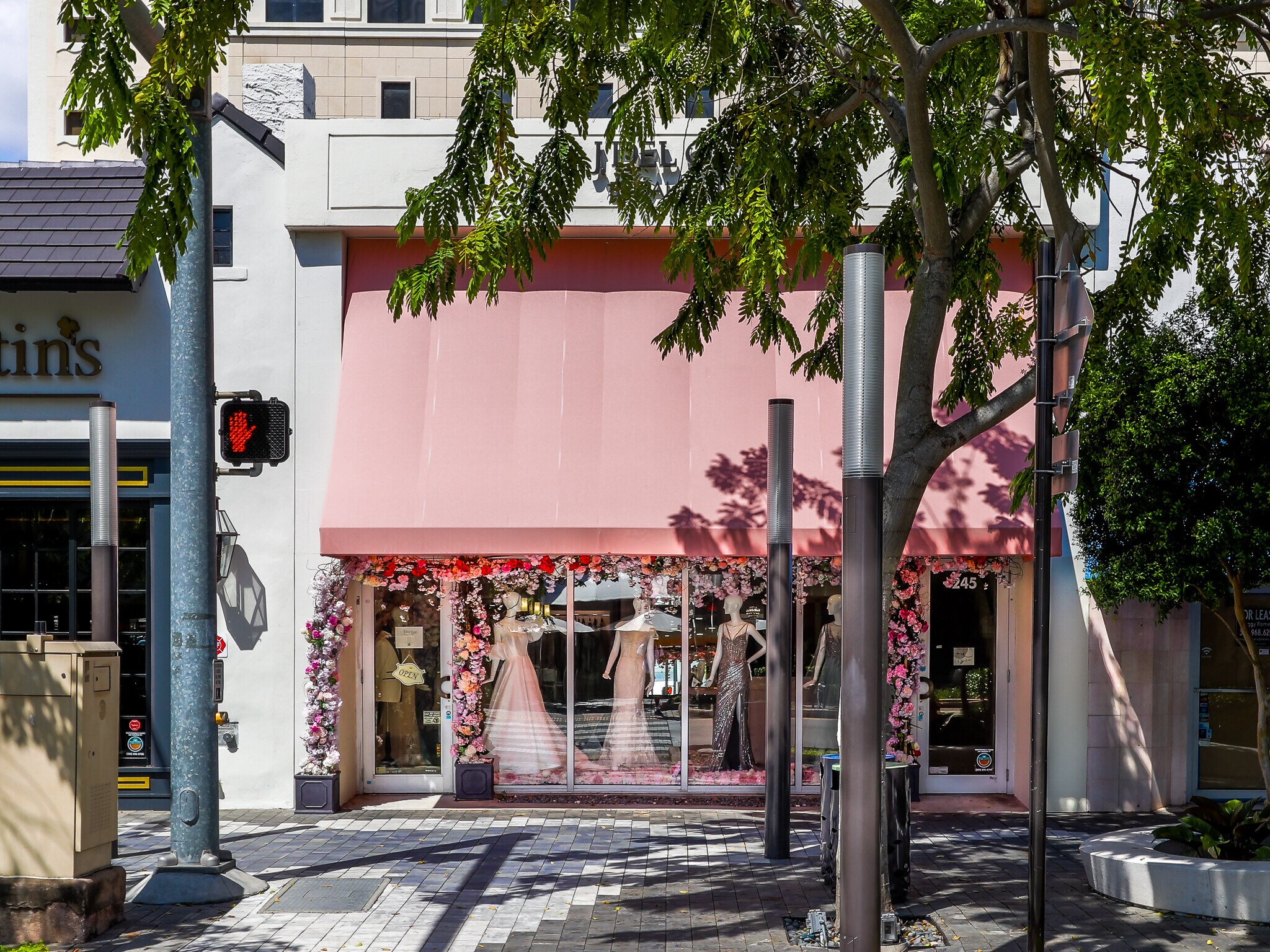 245-247 Miracle Mile, Coral Gables, FL for lease Primary Photo- Image 1 of 6