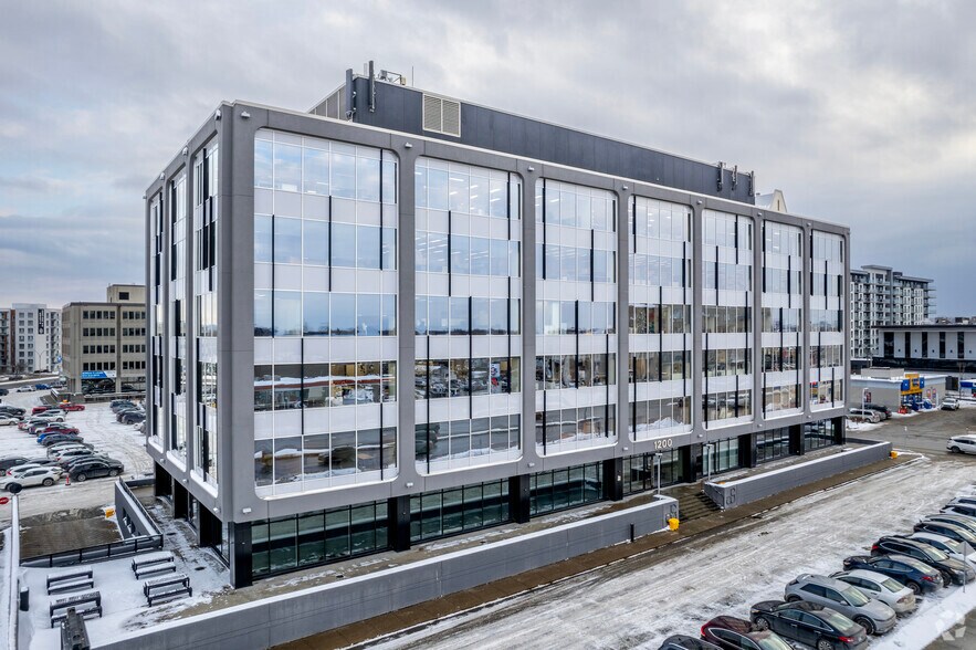 1200 Boul Saint-Martin O, Laval, QC for lease - Building Photo - Image 3 of 5