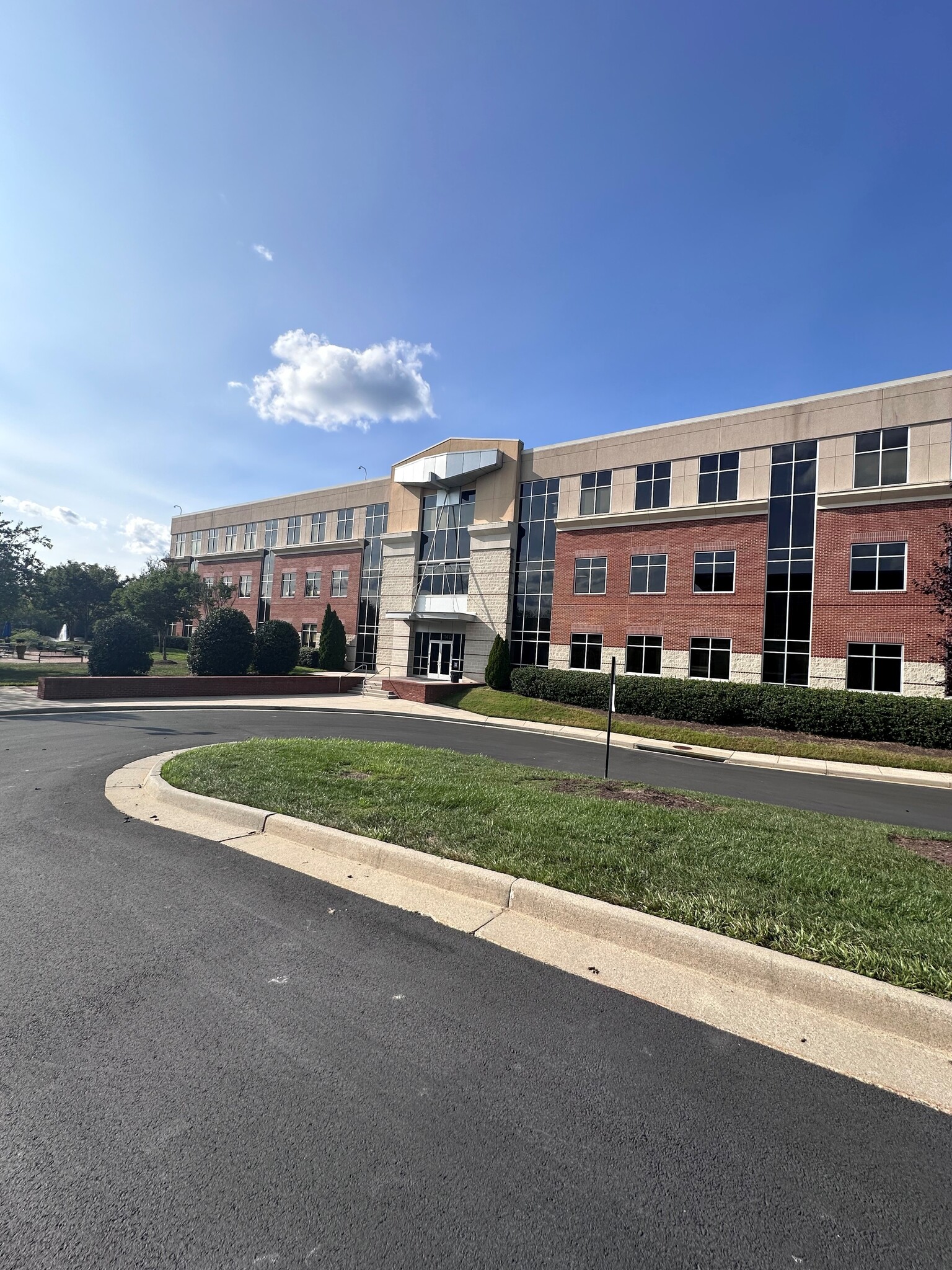 140 Eastshore Dr, Glen Allen, VA for lease Building Photo- Image 1 of 5