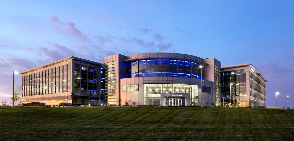 18881 W Dodge Rd, Omaha, NE à louer - Photo du bâtiment - Image 1 de 21