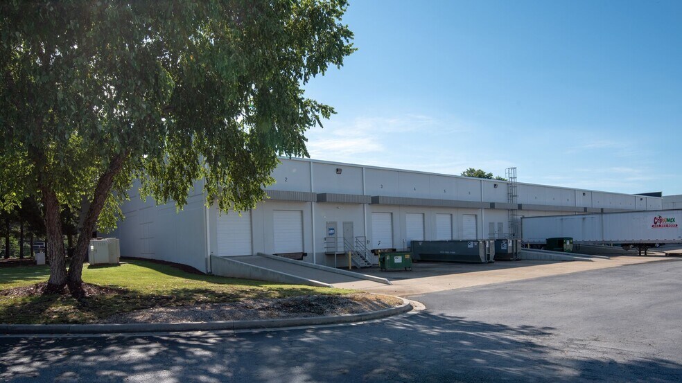 5651 Old Dixie Hwy, Forest Park, GA à louer - Photo du bâtiment - Image 2 de 3