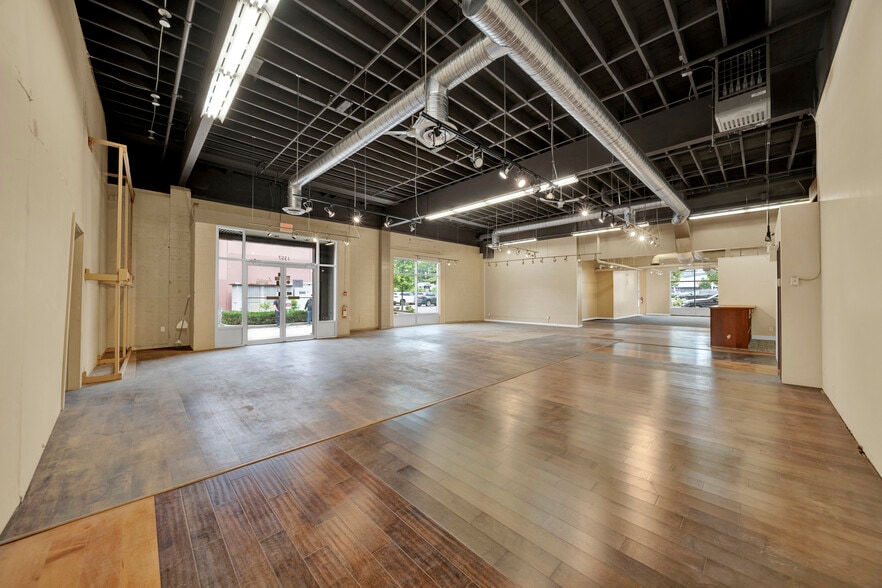 1353-1363 Main St, North Vancouver District, BC for lease - Building Photo - Image 2 of 40