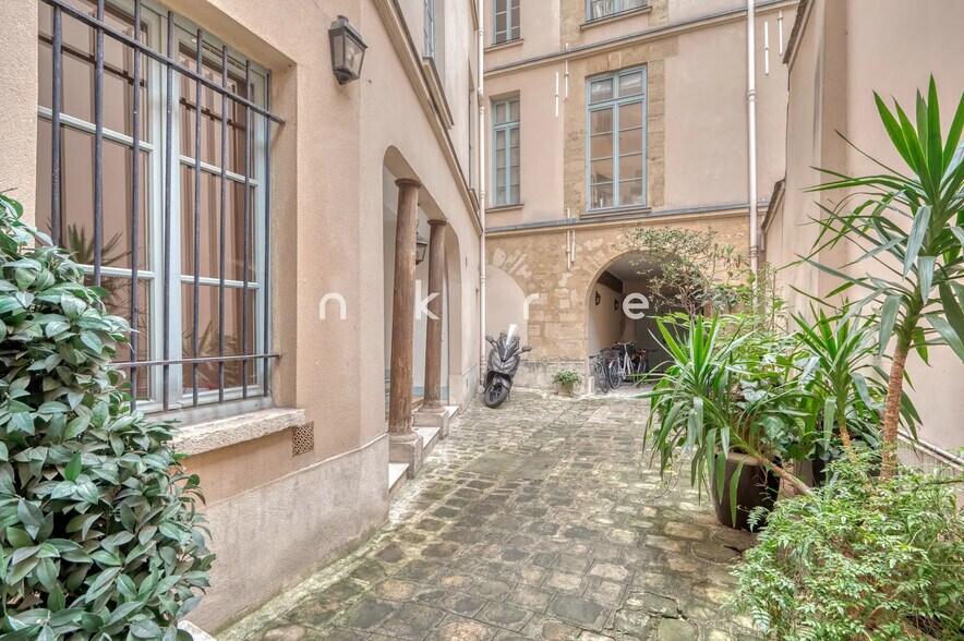 25 Rue De Buci, Paris à louer - Photo du bâtiment - Image 3 de 20