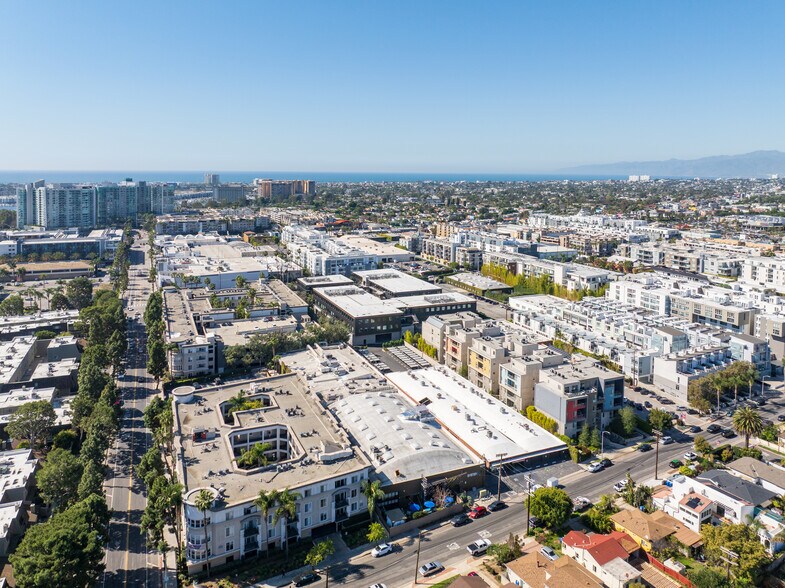 13335 Maxella Ave, Marina del Rey, CA à louer - Photo du bâtiment - Image 3 de 14