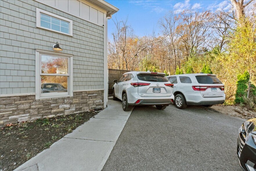 13 N Main St, East Hampton, CT à louer - Photo du bâtiment - Image 3 de 22