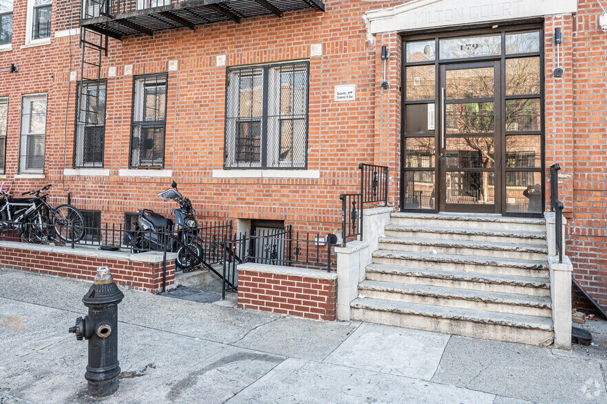 179 Milford St, Brooklyn, NY à vendre - Photo du bâtiment - Image 3 de 6