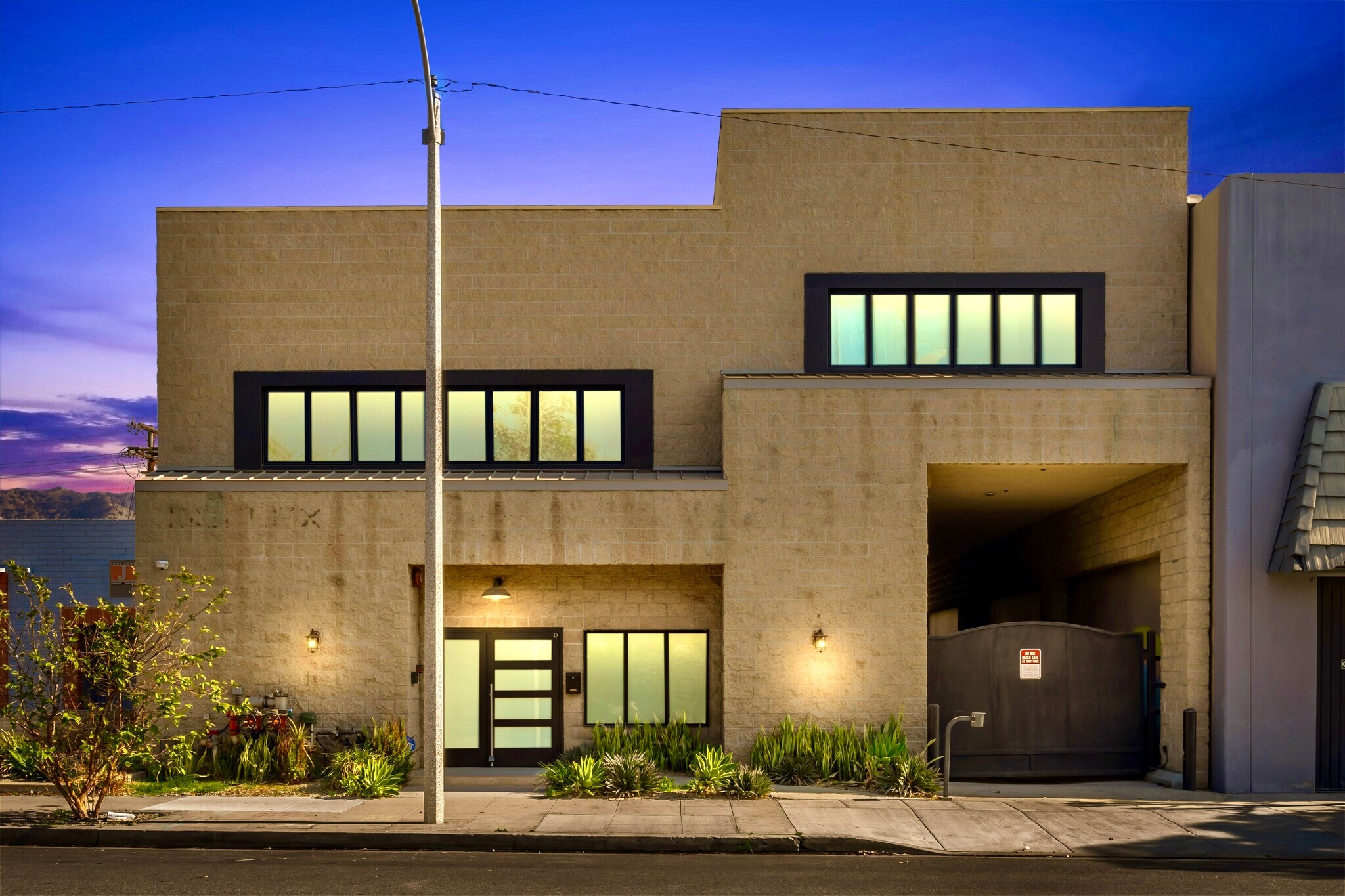 3058 N Lima St, Burbank, CA à vendre Photo du bâtiment- Image 1 de 1