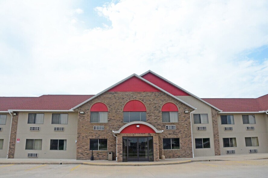 1150 E Linn St, Canton, IL à vendre - Photo du bâtiment - Image 2 de 11