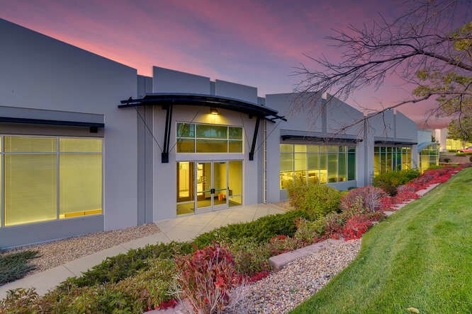 13059 E Peakview Ave, Englewood, CO à vendre - Photo du bâtiment - Image 3 de 13