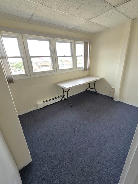 212 W Park Ave, Long Beach, NY for lease - Building Photo - Image 3 of 13