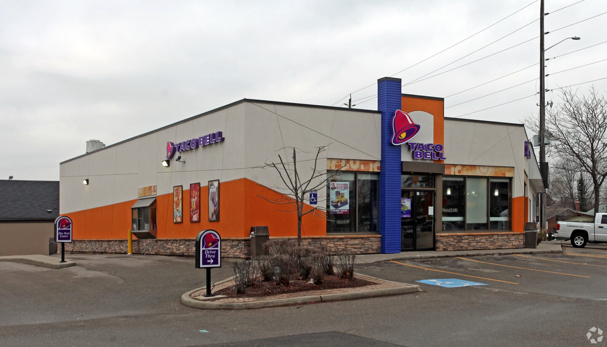 11 Taunton Rd W, Oshawa, ON for sale Primary Photo- Image 1 of 1