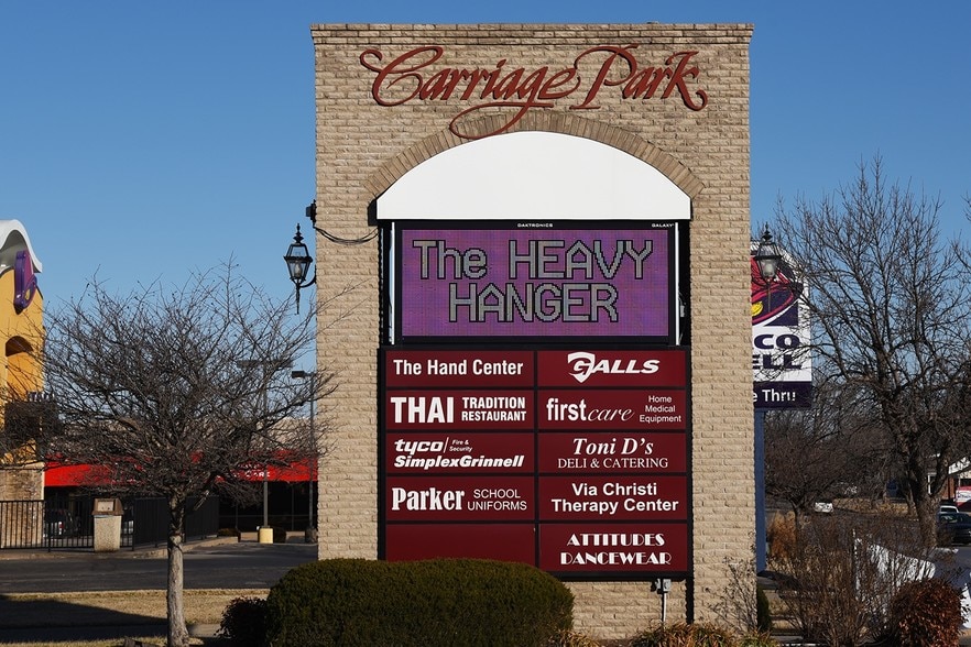 625 N Carriage Pky, Wichita, KS for sale - Building Photo - Image 3 of 14