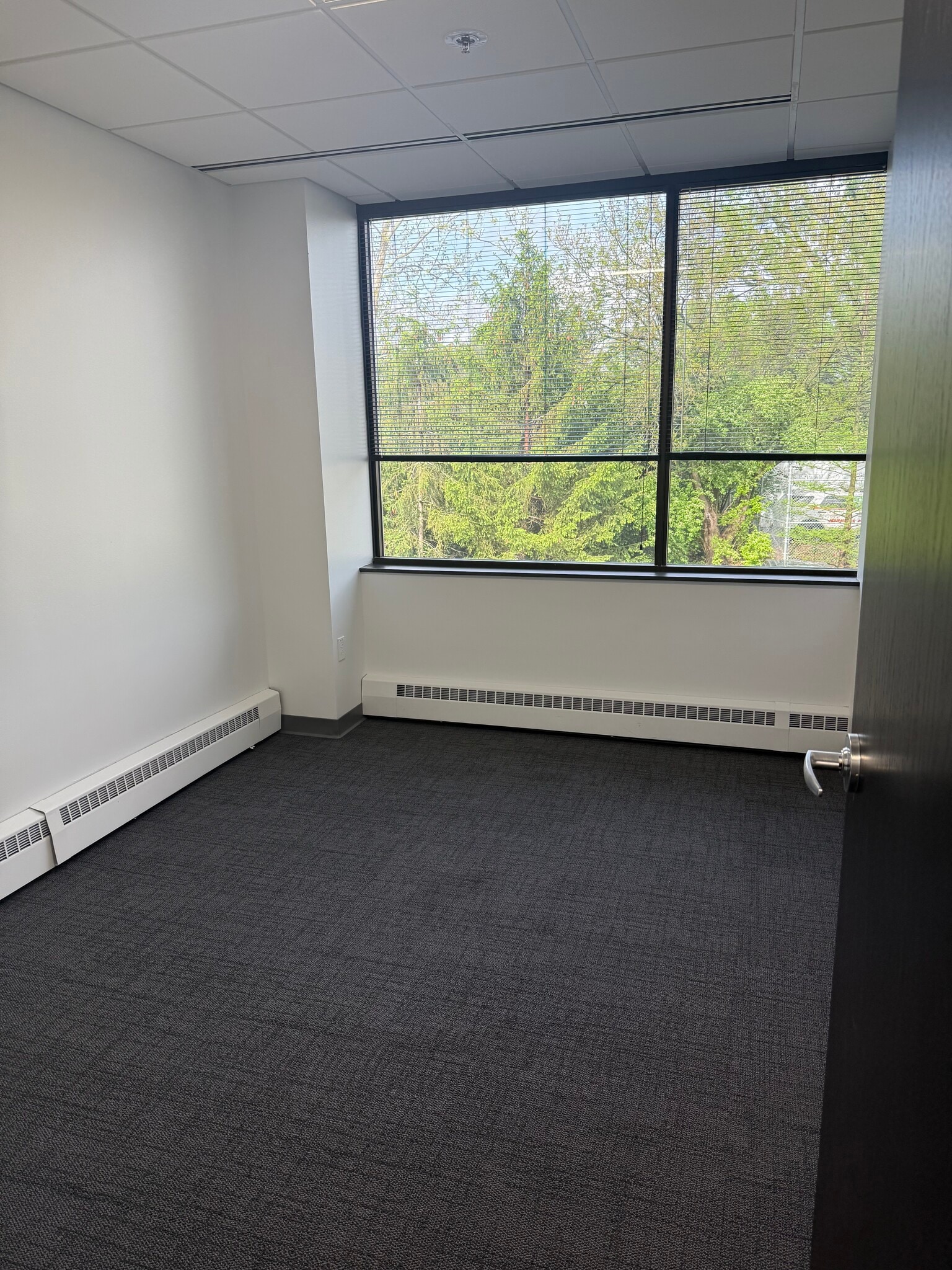 121 Hunter Ave, Ladue, MO for lease Building Photo- Image 1 of 2