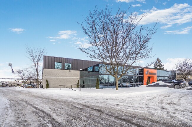 Plus de détails pour 2351 Boul Fernand-Lafontaine, Longueuil, QC - Industriel à vendre