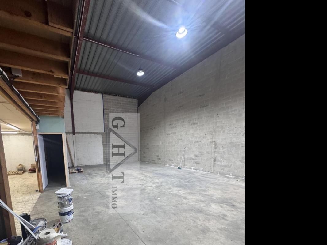 Industrial in Gretz-Armainvilliers for lease Building Photo- Image 1 of 9