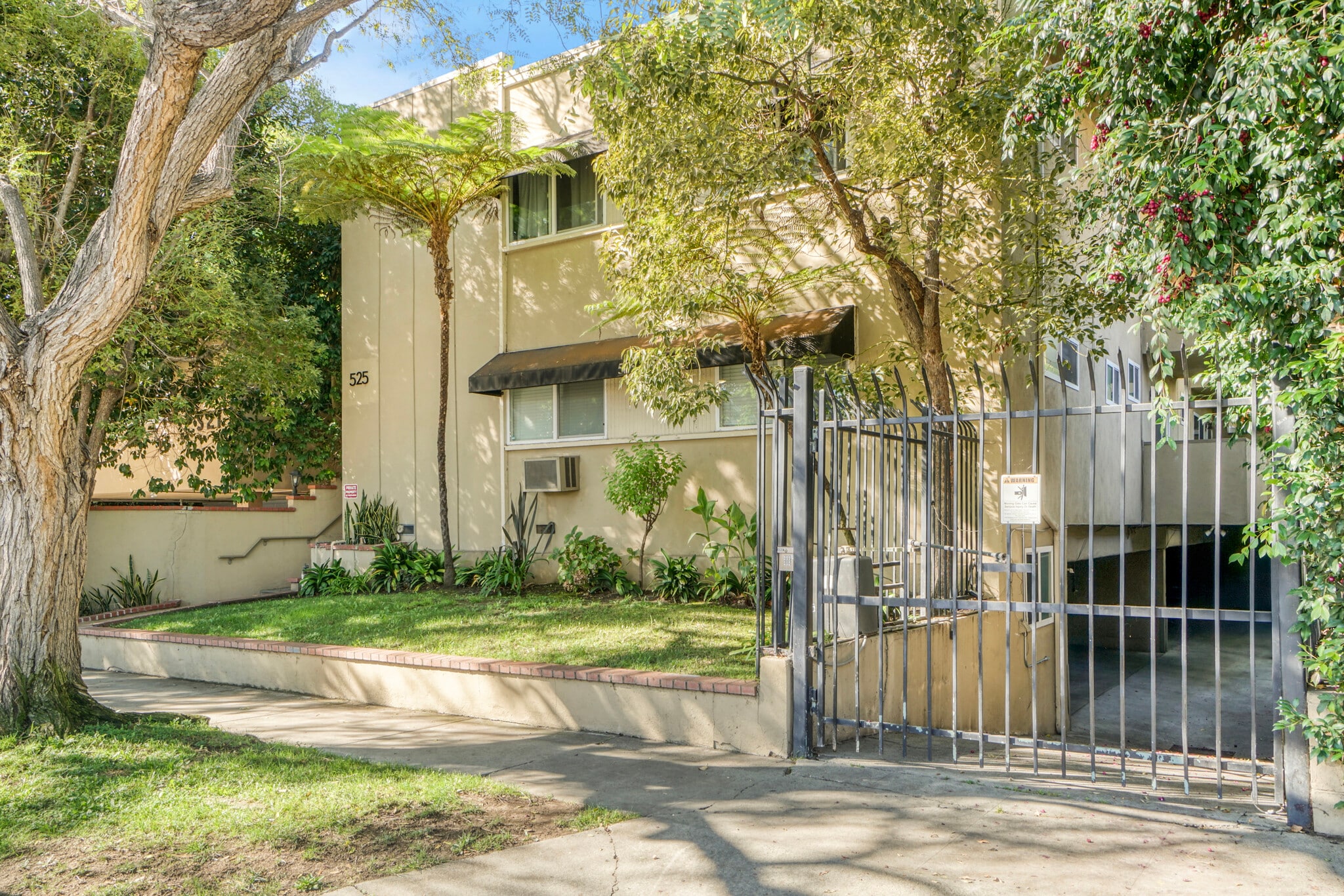 525 N Sweetzer Ave, Los Angeles, CA for sale Building Photo- Image 1 of 26