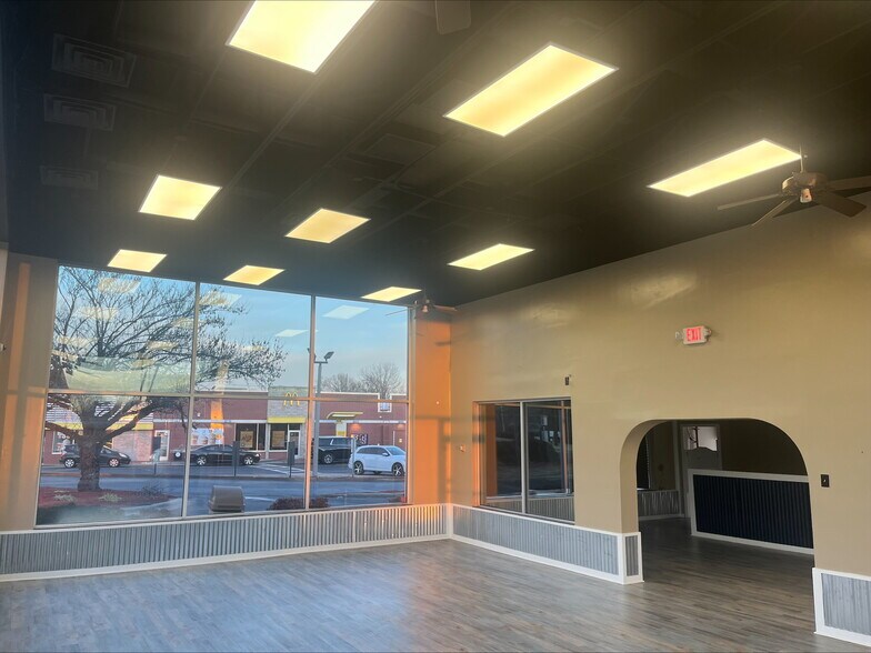 5705 Inman Rd, Greensboro, NC à louer - Photo du bâtiment - Image 3 de 7