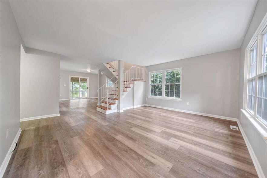 1702 Elbert Dr, Roanoke, VA for sale - Building Photo - Image 2 of 14