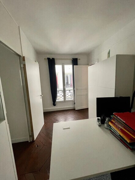 23 Rue De Choiseul, Paris for lease - Interior Photo - Image 2 of 6