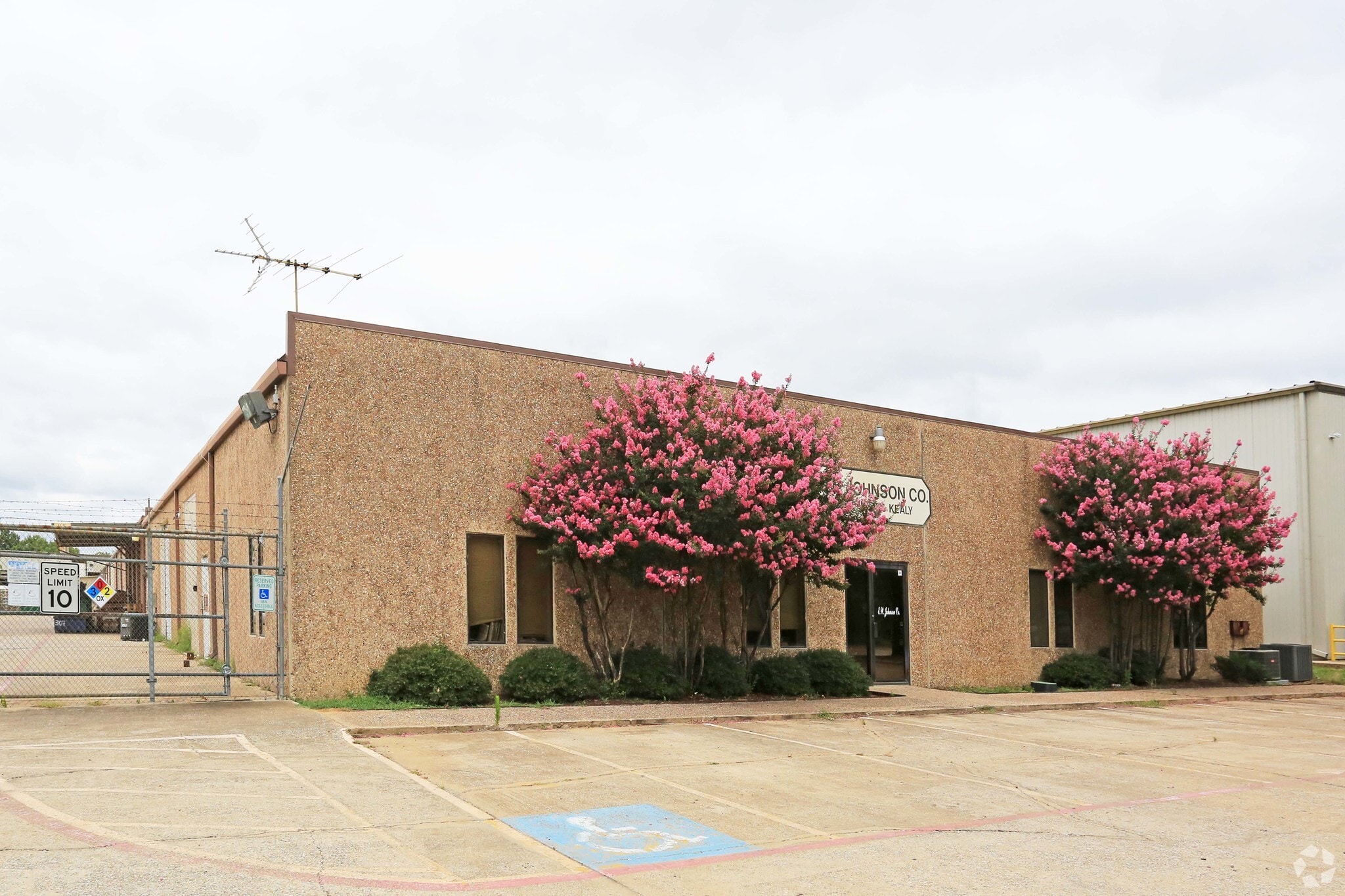 1495 N Kealy St, Lewisville, TX for lease Primary Photo- Image 1 of 17