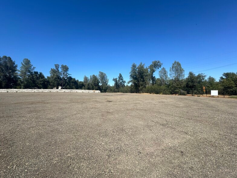 8872 Old Oregon Trl, Redding, CA for lease - Building Photo - Image 2 of 7