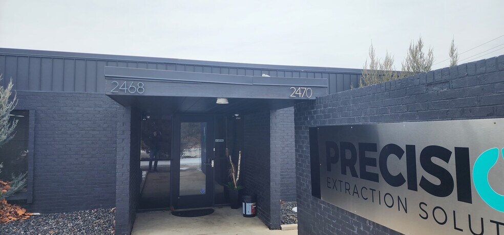 2468-2470 Industrial Row Dr, Troy, MI à louer - Photo du bâtiment - Image 2 de 14