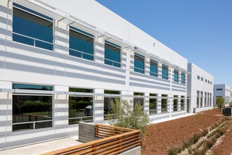 2115 North Loop Rd, Alameda, CA for lease Building Photo- Image 2 of 4