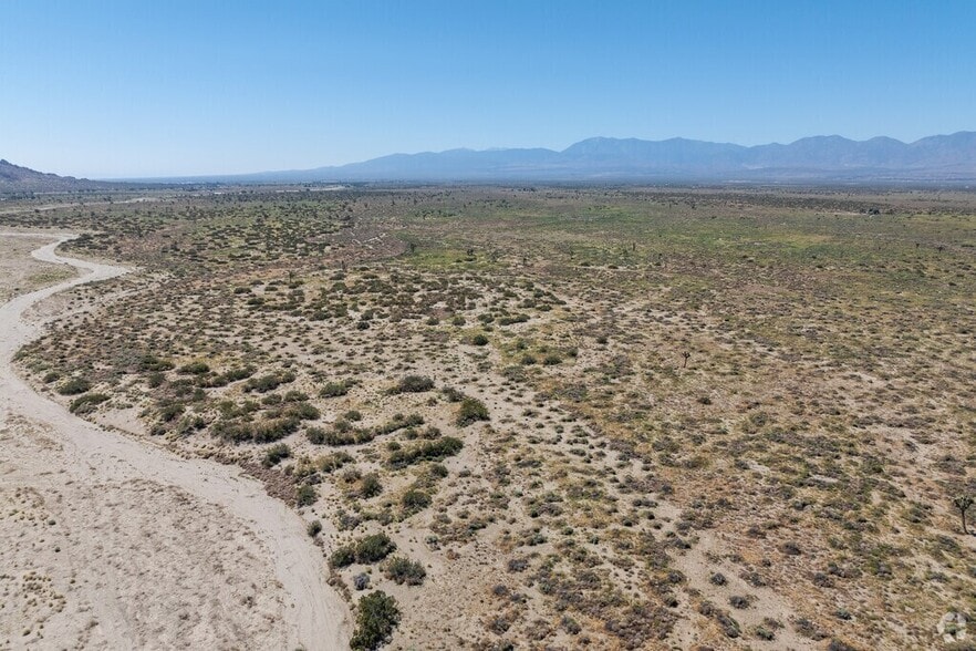 23103 Yucca Circle Rd, Llano, CA for sale - Building Photo - Image 2 of 3