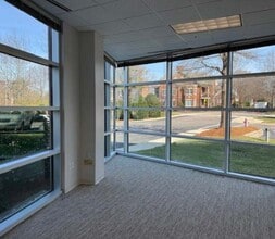 301 W Barbee Chapel Rd, Chapel Hill, NC for lease Interior Photo- Image 2 of 4