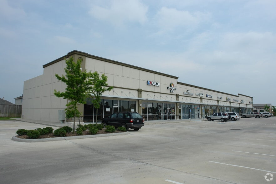 2251 FM 646 Rd W, Dickinson, TX à louer - Photo du bâtiment - Image 3 de 8