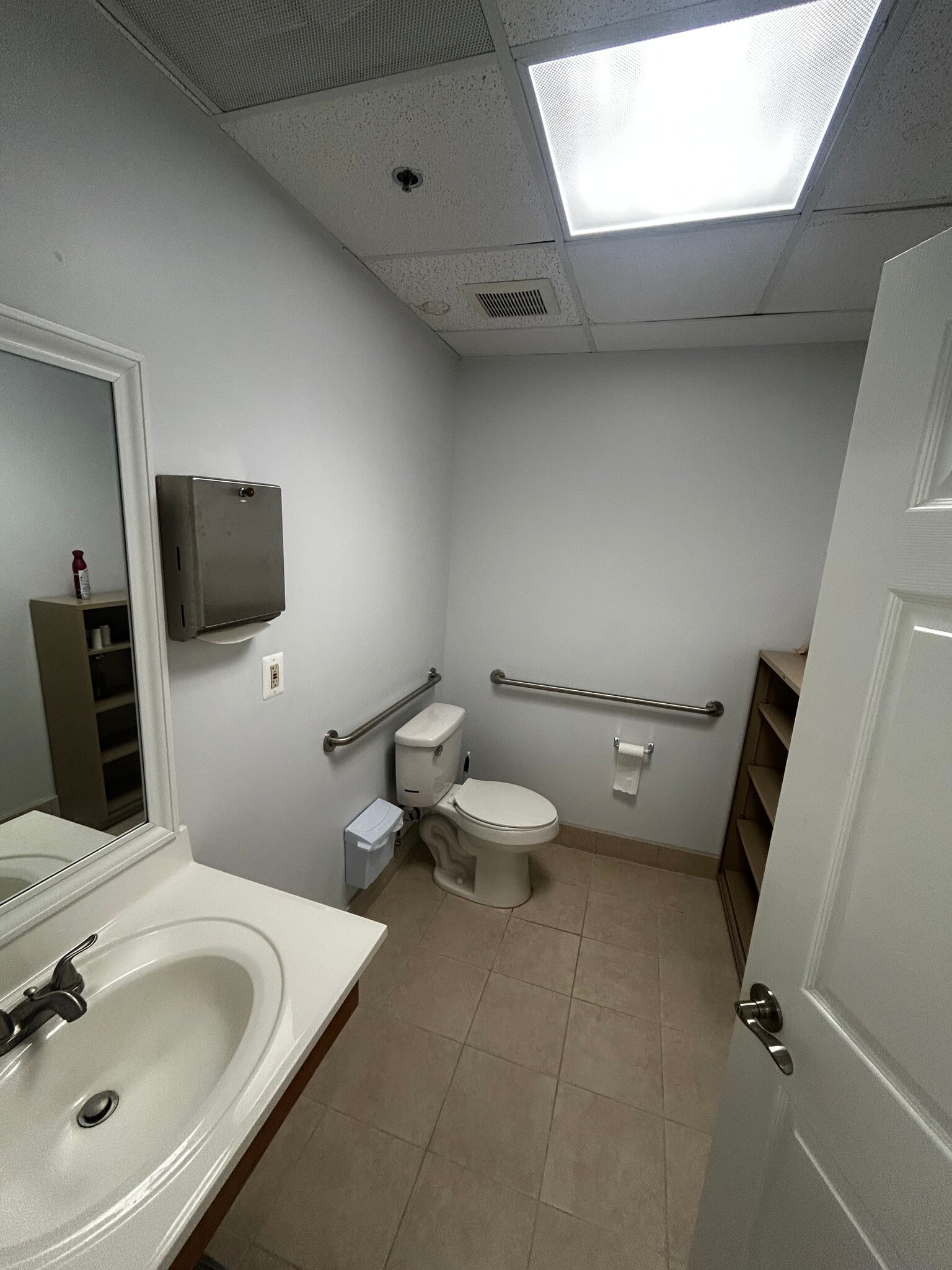 8740 Cherry Ln, Laurel, MD for lease Interior Photo- Image 1 of 5