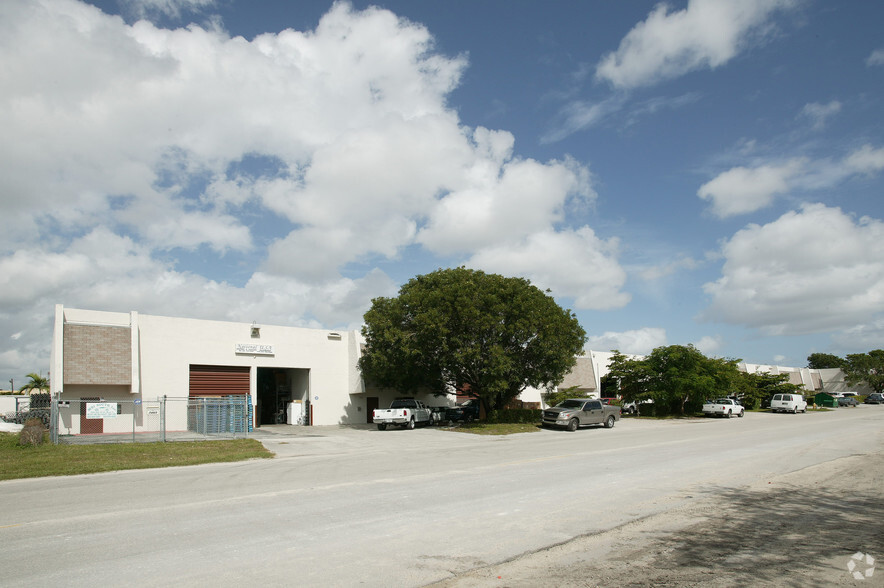 5000 NW 74th Ave, Miami, FL for lease - Primary Photo - Image 1 of 25