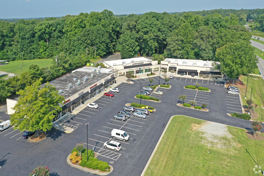 5000 High Point Rd, Greensboro, NC à vendre - Photo principale - Image 1 de 1