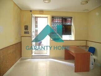 Plus de détails pour Multi-résidentiel à vendre