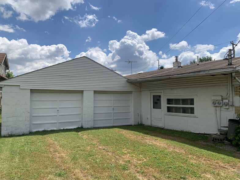 3705 Mahoning Rd NE, Canton, OH à vendre - Photo du bâtiment - Image 2 de 4