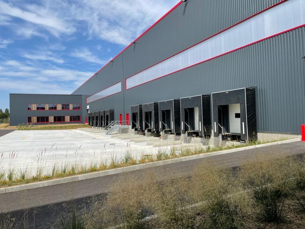 Industrial in Le Thillay for lease Building Photo- Image 1 of 32