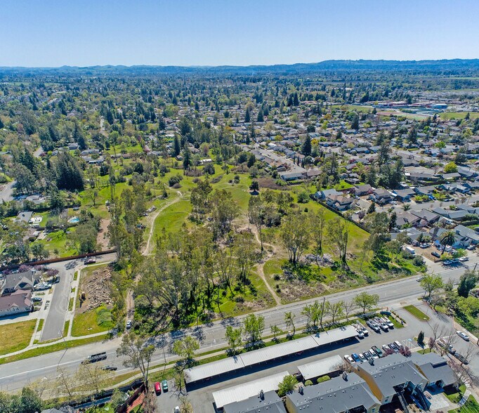 2200 Piner Rd, Santa Rosa, CA à vendre - Aérien - Image 3 de 5