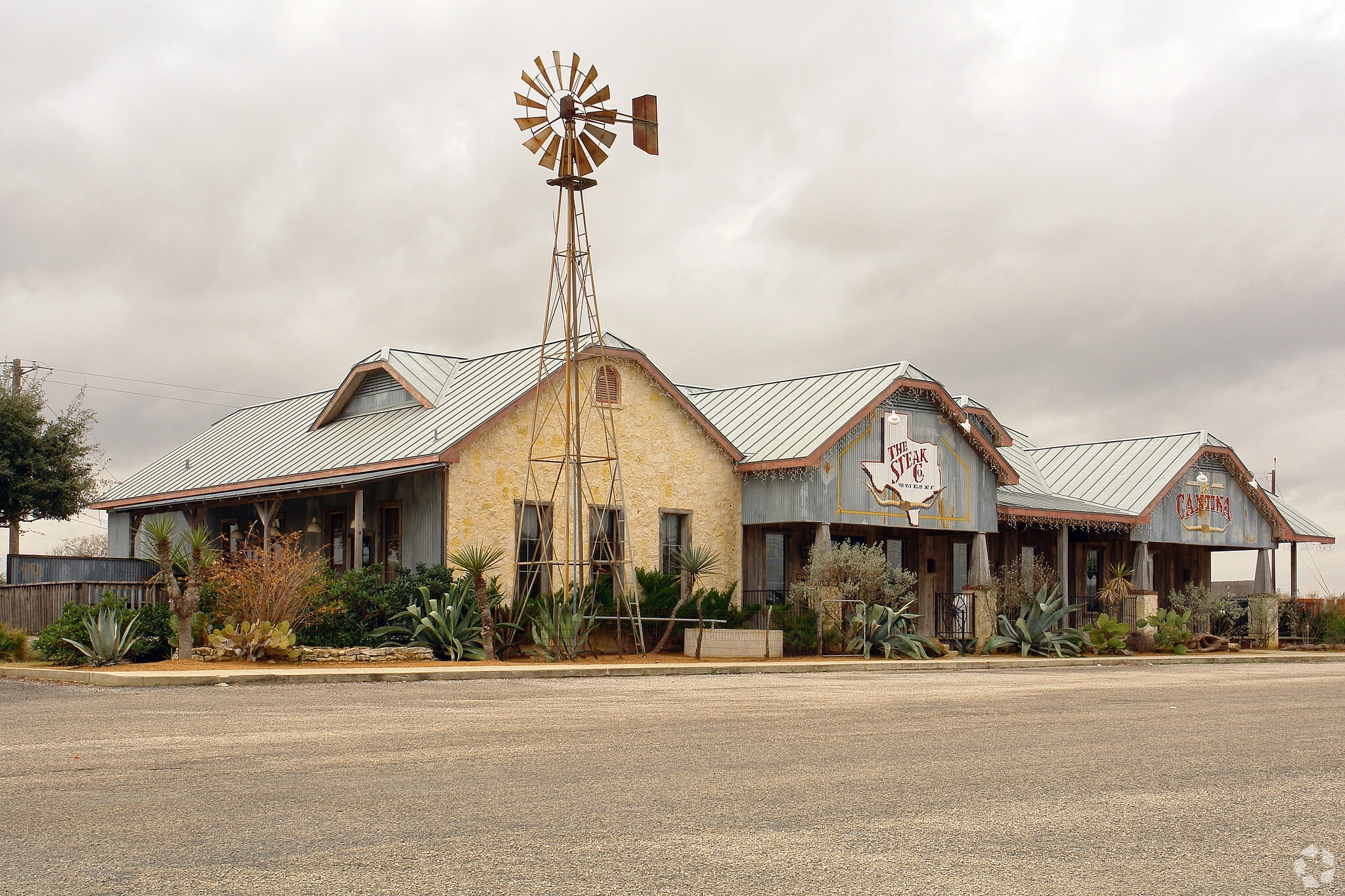 11985 W Us-87 Hwy, La Vernia, TX for sale Primary Photo- Image 1 of 5
