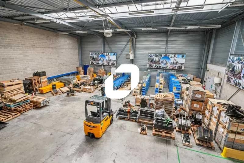 Office in Chilly-Mazarin for lease - Building Photo - Image 2 of 11