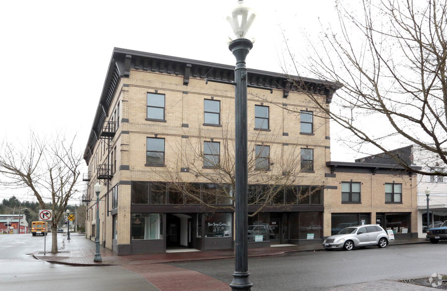 326-328 N Tower Ave, Centralia, WA à vendre - Photo principale - Image 1 de 1